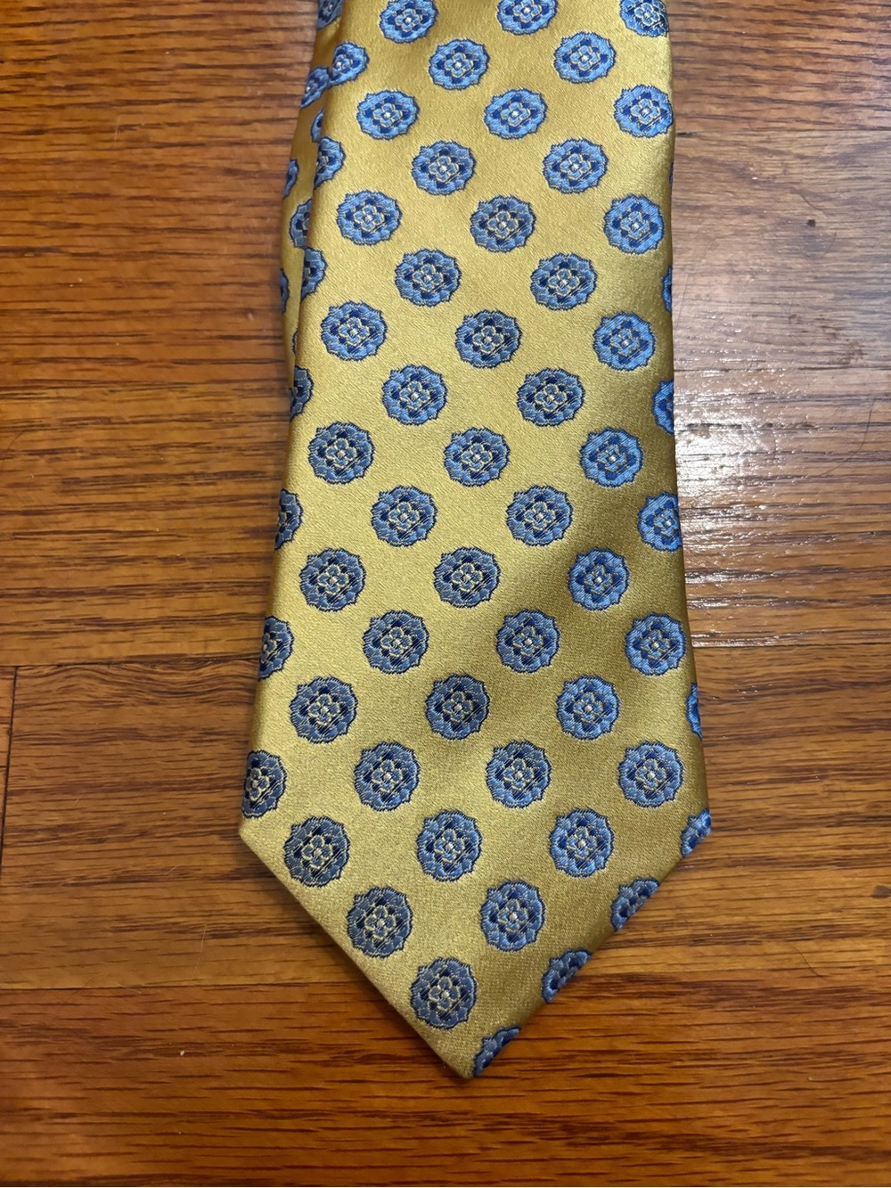 Canali Gold Blue Medallion Silk Necktie Made in Italy Luxury Designer Tie
